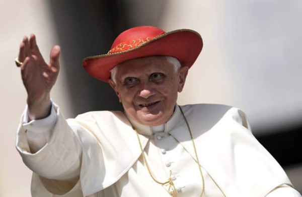 EL papa, entre lo sagrado y lo profano