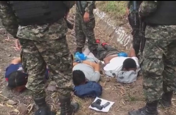 Capturan a cuatro sujetos luego de supuestamente asesinar a una persona