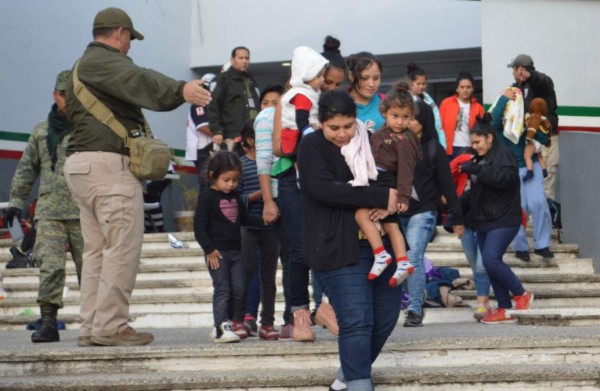 Cientos de migrantes están varados en México tras ser deportados