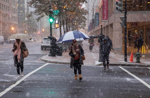 Primera tormenta de nieve invernal deja cinco muertos en EEUU