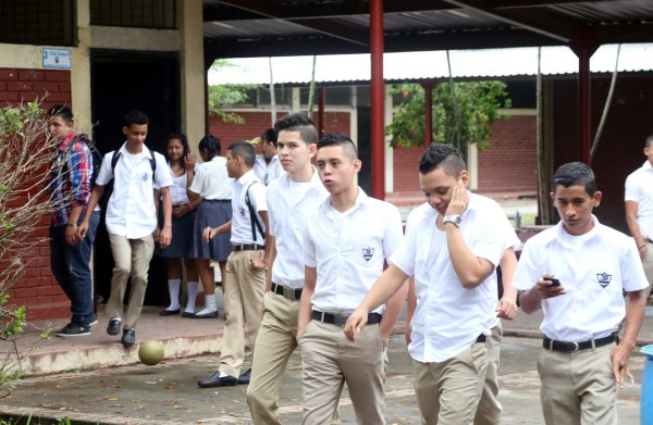 Docentes y estudiantes del Reyes se preparan para celebrar su 89 aniversario