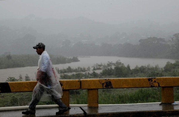 Lluvias en Honduras seguirán por 48 horas más en el litoral
