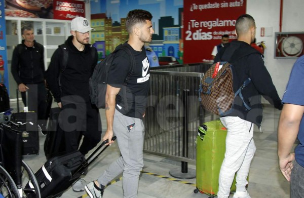 ¡MUDOS! Australianos llegan con total hermetismo a San Pedro Sula