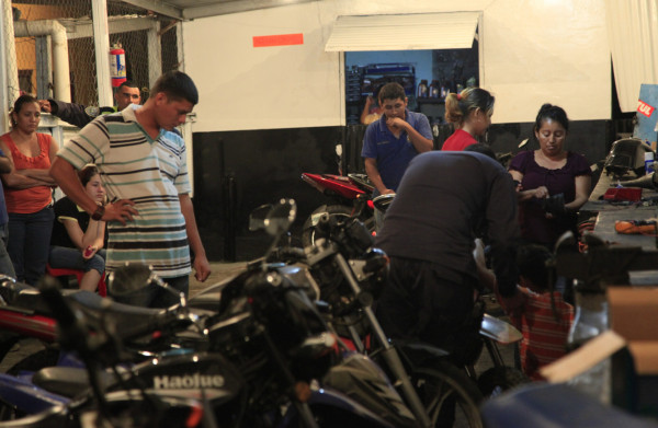 Matan a un mecánico cuando reparaba moto en Choloma