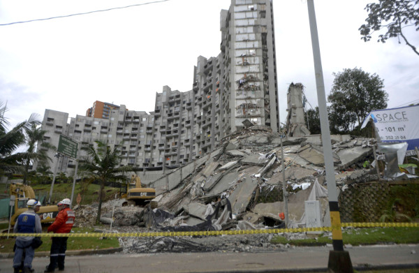 Se desploma edificio, hay 11 desaparecidos