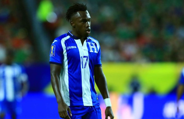 Alberth Elis le manda una sugerencia a Pinto: 'Con línea de cuatro jugamos mejor”