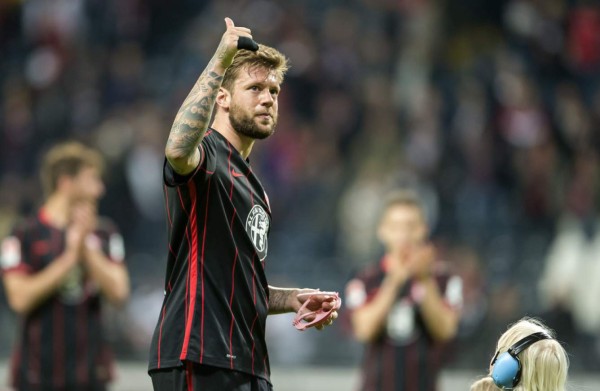 Futbolista alemán al que se le detectó un tumor decide jugar y se mete un autogol