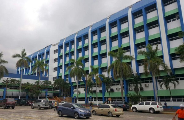 Médicos realizan plantón por falta de medicamentos en hospitales de Honduras