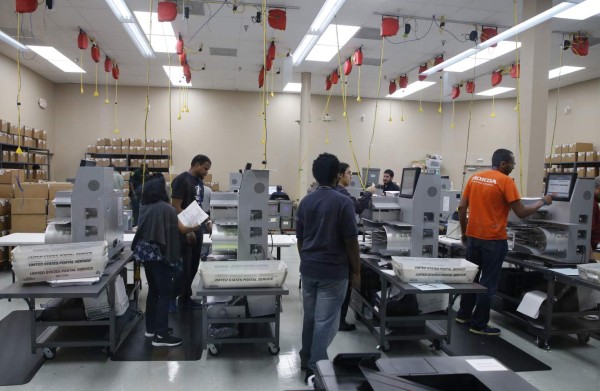 Florida ordena recuento de votos en elección de gobernador y senador