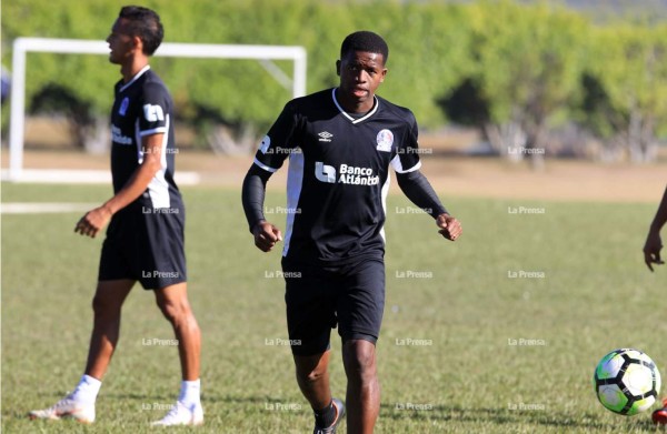 Boniek García aprovecha sus vacaciones y entrena con el Olimpia