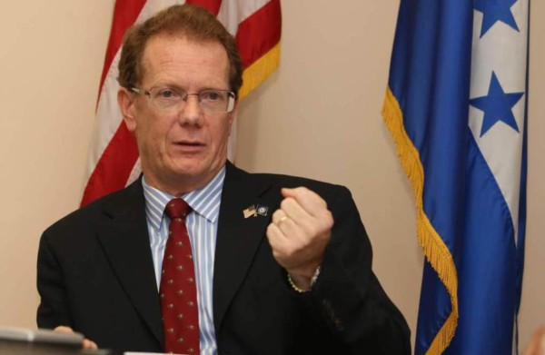 Embajador de EUA resalta reducción del narcotráfico