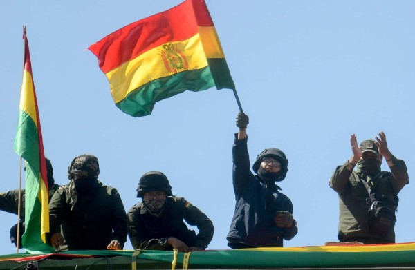 Fuerzas Armadas y Policía piden a Evo Morales renunciar