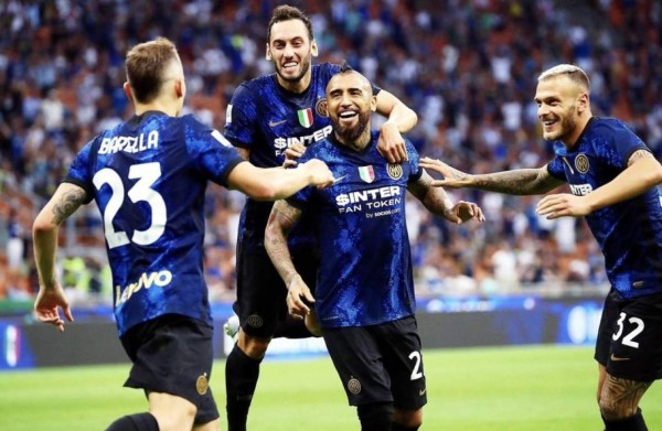 Inter de Milán arranca la defensa del 'Scudetto' con una goleada ante Génova