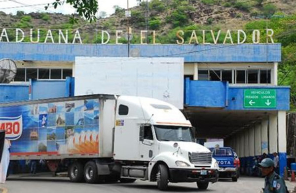Transportistas hondureños se tomarán fronteras por cobro de impuestos salvadoreños