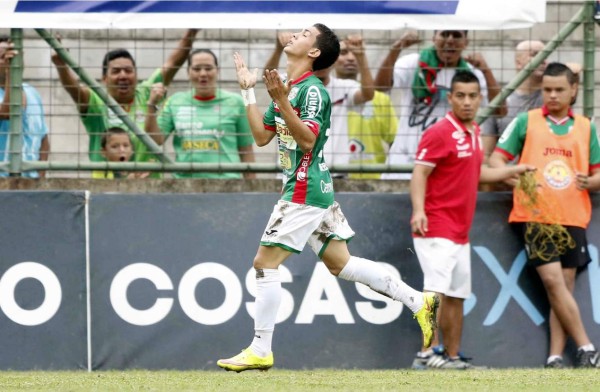 Hermano menor de Mario Berríos debuta con golazo en el Marathón
