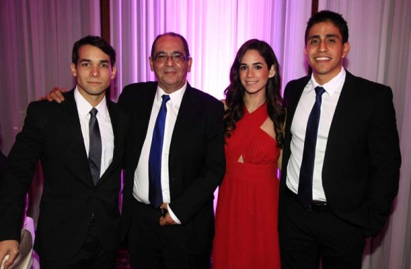 Dieron el sí con el roce de un beso