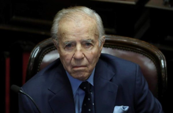 Expresidente argentino Carlos Menem en coma inducido
