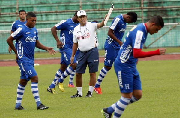 Pinto se pone el overol y comienza entrenamientos con Honduras