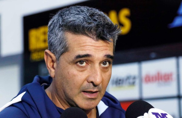 Diego Vázquez: 'A los asistentes no les respondo; hay que ganar algo para hablar”