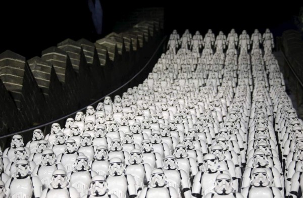 Tropas de Star Wars 'invaden' la Gran Muralla
