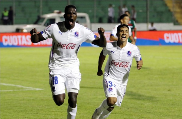 Un 'hat-trick' de Estupiñán da el clásico al Olimpia