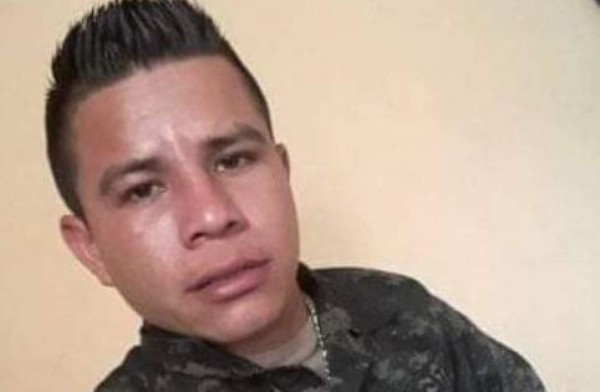 En emboscada asesinan a soldado cuando se transportaba en una moto