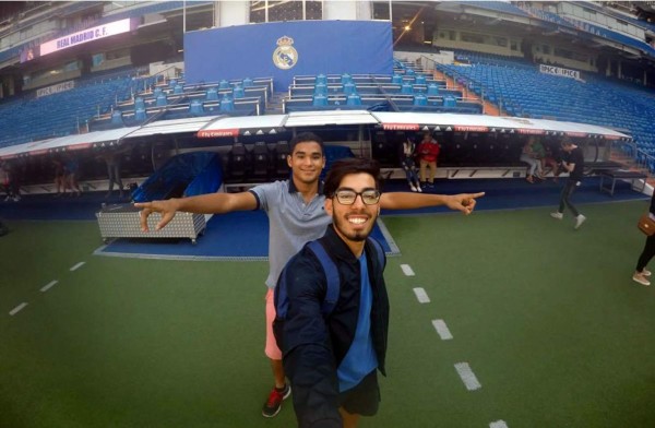 Hondureños sorprendidos por Real Madrid TV en el Santiago Bernabéu