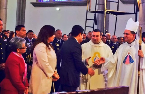 Fuerzas Armadas de Honduras rinde honor la Virgen de Suyapa