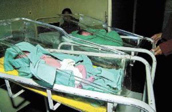 Seis bebés a la espera de que se les defina sexo en el Materno