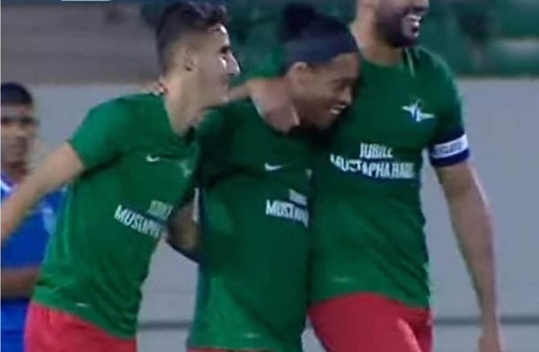 Video: Ronaldinho demostró su calidad en Marruecos