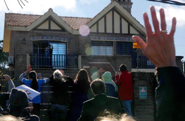 Video: Luis Suárez reaparece y saluda a hinchas uruguayos