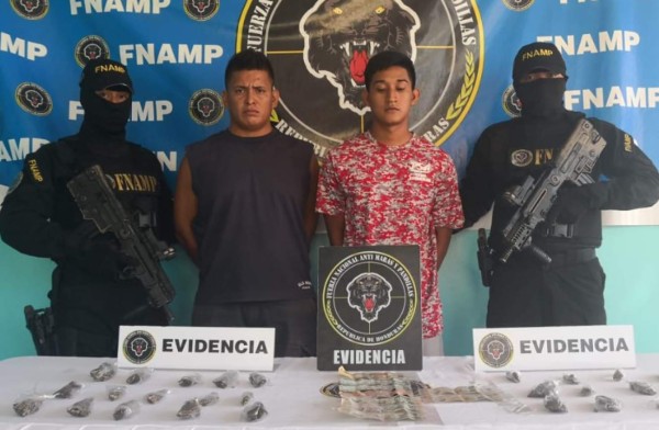 Capturan a dos supuestos distribuidores de droga en Atlántida