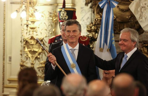 Macri jura como presidente de Argentina