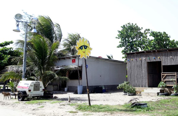Comunidades garífunas viven sin energía como hace 200 años