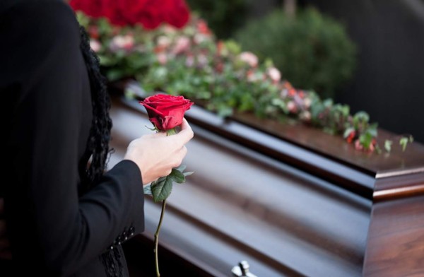 Francia impide a una viuda llevarse a España embriones de su marido muerto