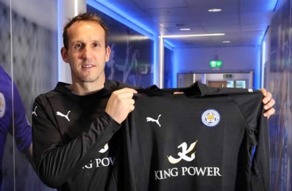 Arquero Mark Schwarzer deja al Chelsea y ficha por el Leicester