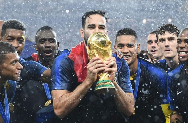 Adil Rami, campeón del mundo con Francia en 2018, es nuevo compañero de Jorge Benguché en el Boavista