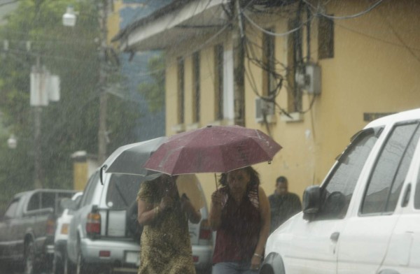 Pronostican que ingresarán dos ondas tropicales a Honduras