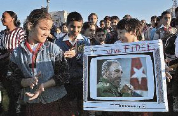 Cubanos cumplen medio año sin Fidel