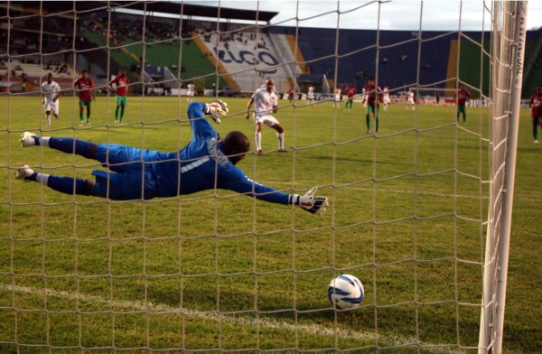 El campeón Olimpia resurge con una goleada al Marathón