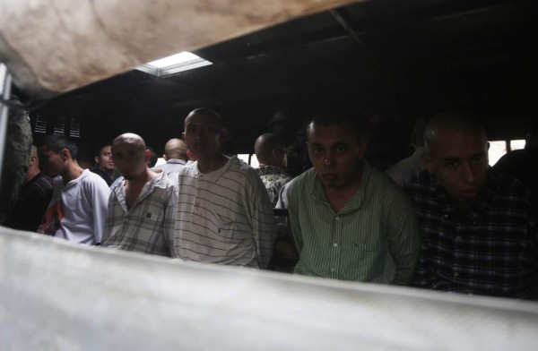 HistÃ³rico trasladode 755 pandilleros. Unos 4,000 elementos del orden movilizaron en 50 convoyes militares a mareos de la 18 y la MS- 13 a la cÃ¡rcel conocida como El Pozo, en Ilama, Santa BÃ¡rbara, como parte de las acciones para poner orden