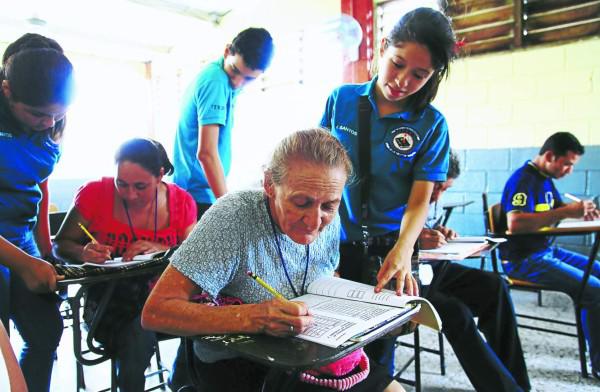Honduras registra casi un millón de analfabetas