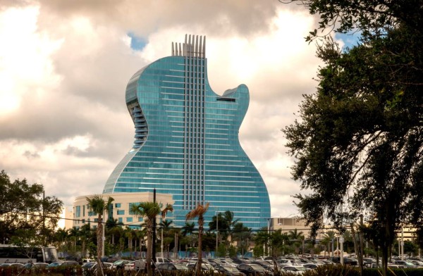 Hard Rock: inauguran el primer hotel en forma de guitarra en EEUU