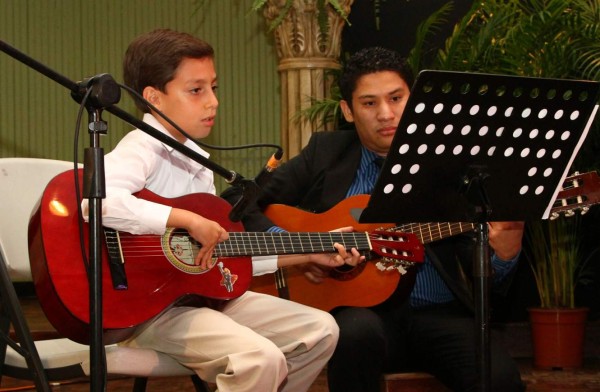 Rindieron tributo al romanticismo en San Pedro Sula