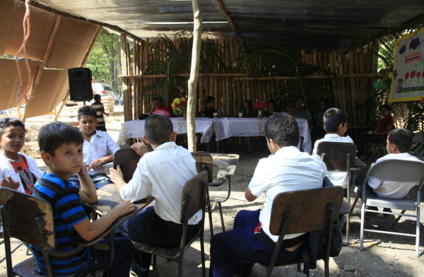 Con detenidos construyen escuela en San Manuel