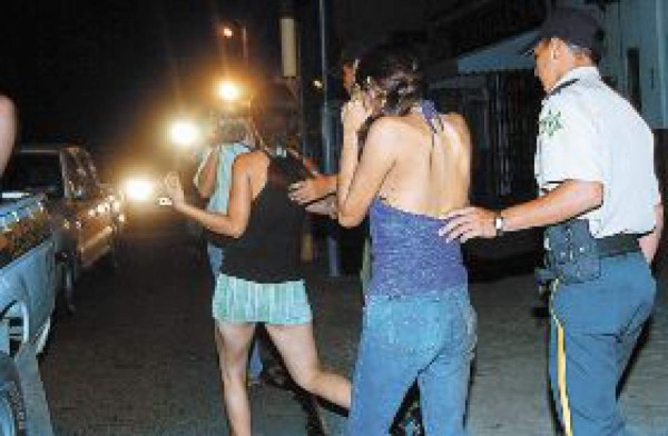 Se van prostitutas y gays de primera calle