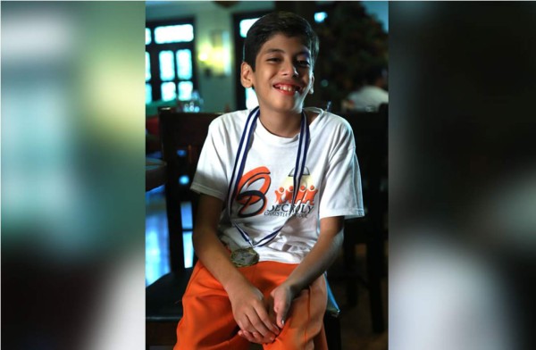 Lucas, el niño milagro: 'Quiero ser el mejor narrador y comentarista deportivo'