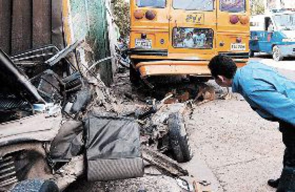 Bus sin frenos causa accidente fatal