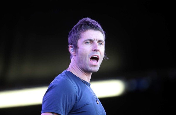 Liam Gallagher da dinero a los necesitados