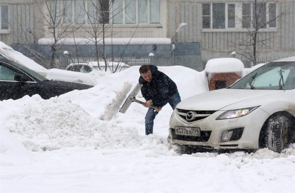 La 'nevada del siglo' sepulta Moscú bajo medio metro de nieve